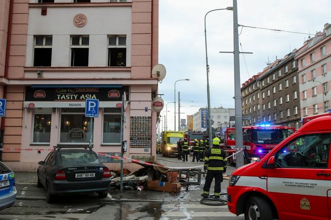 Zásah hasičů při požáru na Žižkově, 16.02.2020