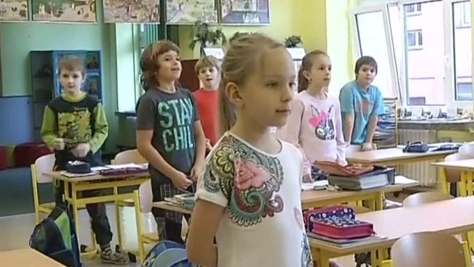 Rodiče z polského Těšína hledají levnější a kvalitnější školy pro své děti za hranicemi v Česku. Obávají se mimo jiné školské reformy v Polsku.