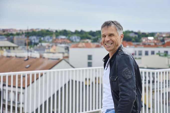 Snímek z dokumentu Janek Ledecký - Všechno bude fajn.