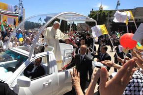 Vánoční zázrak z Betléma. Františkův papamobil se proměnil v dětskou kliniku