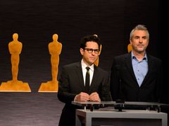 Oscarové nominace vyhlašovali režiséři JJ Abrams a Alfonso Cuaron.
