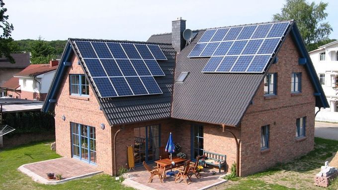 I fotovoltaické panely patří k výbavě chytrého domu