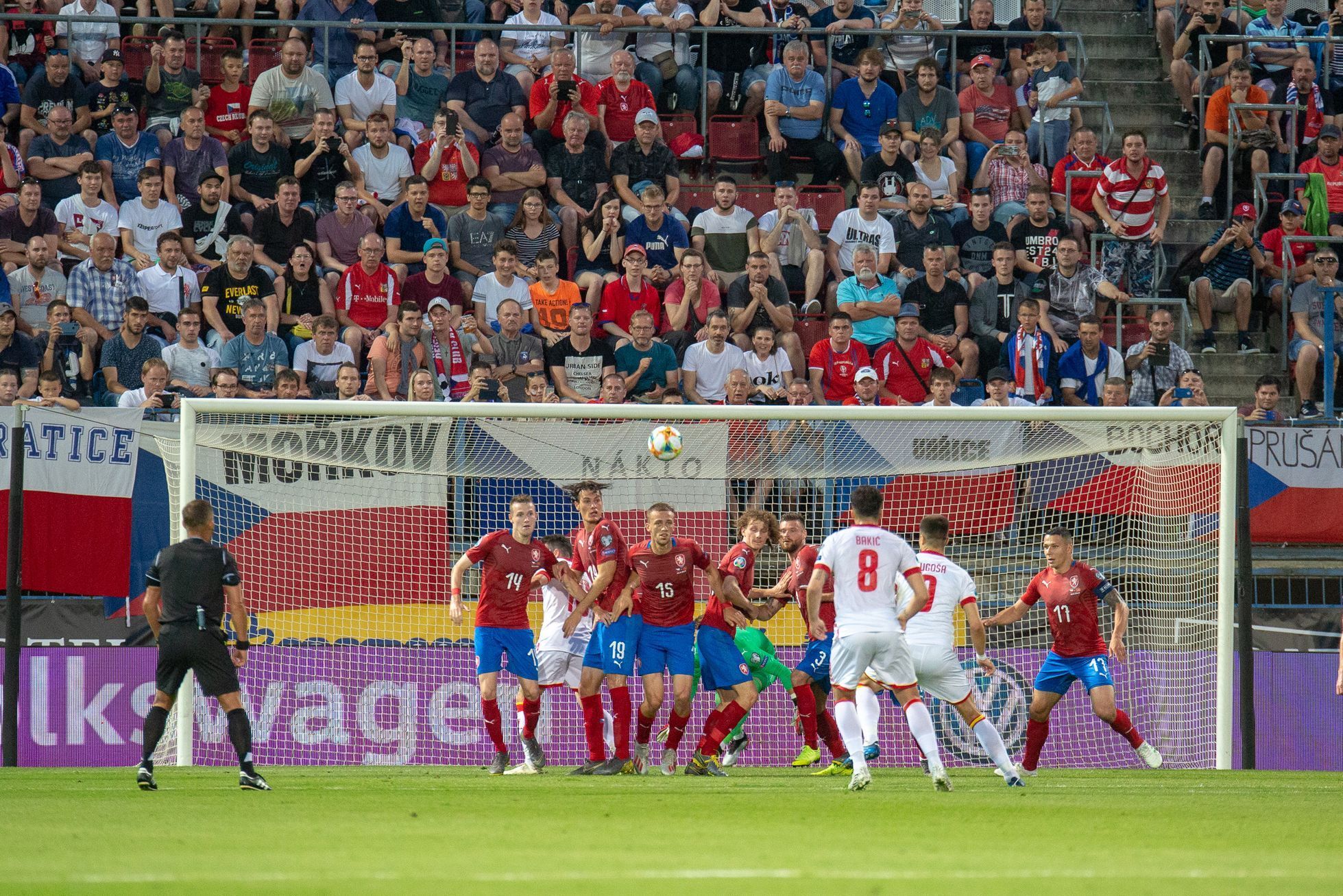Momentka z kvalifikace ME 2020 Česko - Černá Hora.
