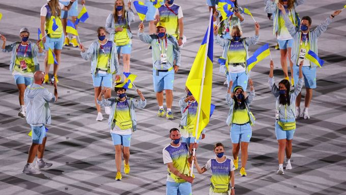 Ukrajinská výprava při nástupu na slavnostním zahájení olympiády v Tokiu.
