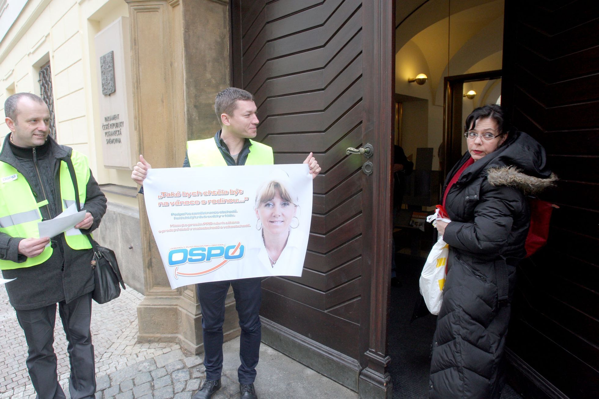 Demonstrace prodavaček za omezení prodejní doby o svátcích