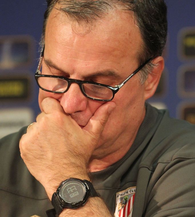 Fotbalový trenér Bilbaa Marcel Bielsa během tiskové konference před utkáním Evropské ligy 2012/13 se Spartou Praha.