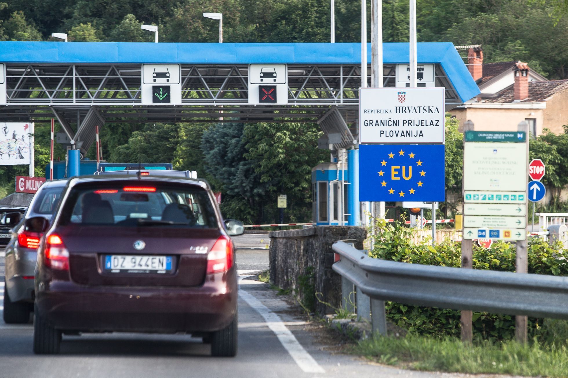 Chorvatsko I - cesta do Dubrovníku, benzinové pumpy, odpočívadla, jízda, silnice, dálnice