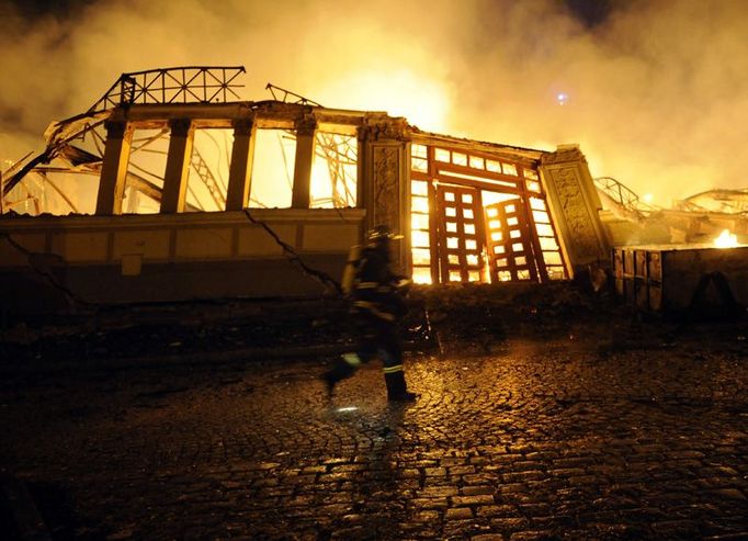 Požár levého křídla Průmyslového paláce