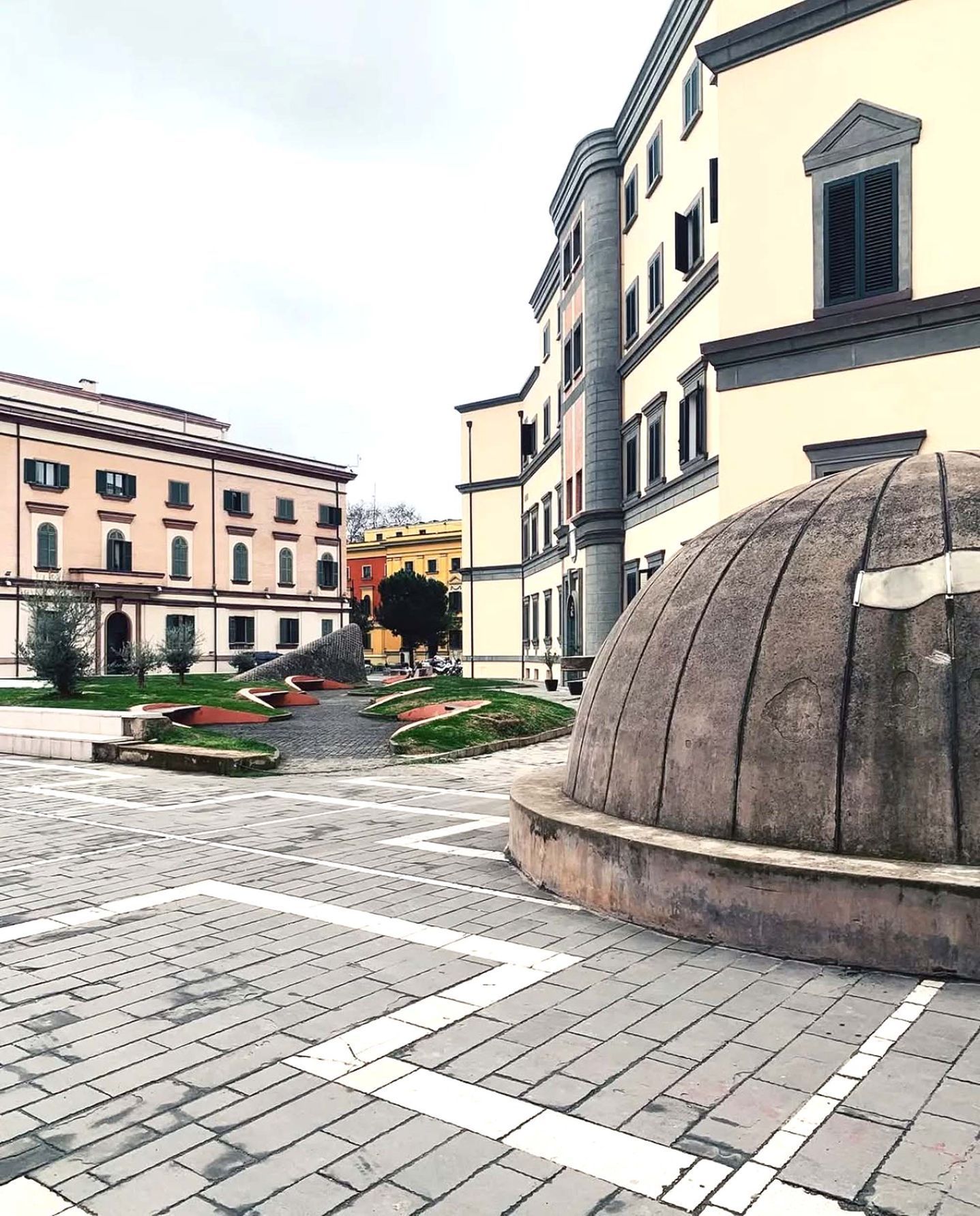 Albánie, Tirana, cestování, kultura, murál