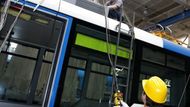 Společnost Inekon dodala know-how. Zaměstnanci Dopravního podniku Ostrava tramvaje kompletují