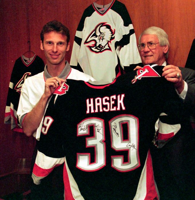 Dominik Hašek a John Muckler (1996)