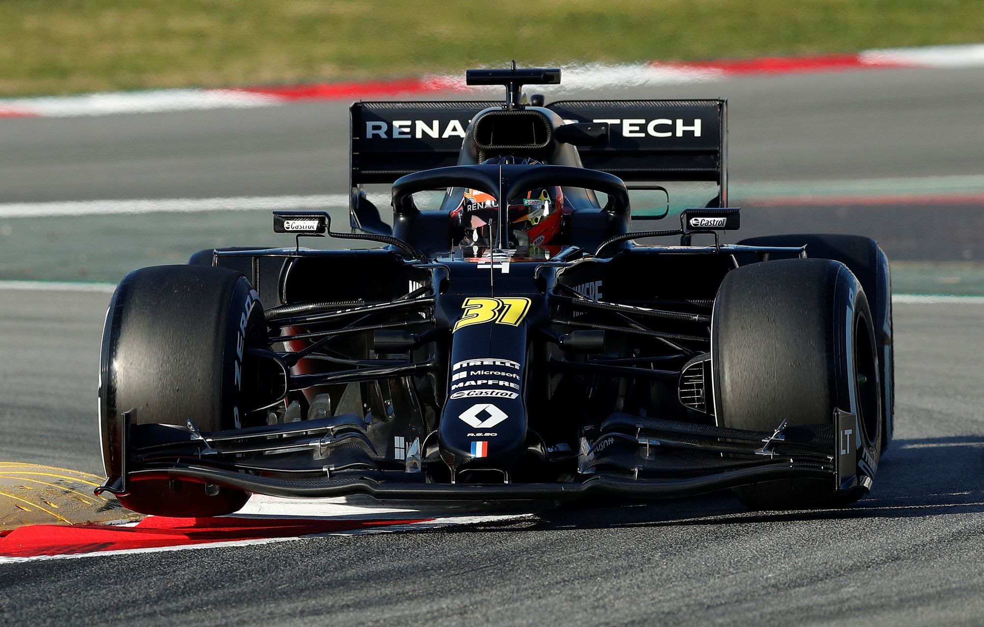 Esteban Ocon v Renaultu při prvních testech F1 v Barceloně 2020