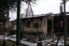 Na Trutnovsku hořela roubenka, pak následovala exploze