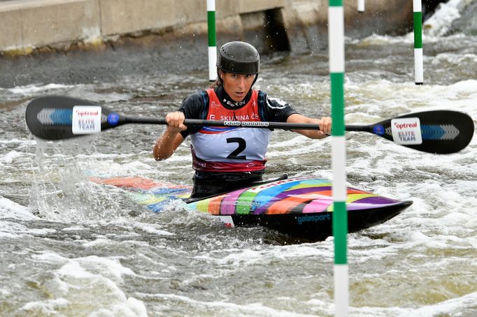 Kajakářka Kateřina Kudějová při čtvrtém závodu Českého poháru 2020.