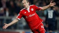 Arjen Robben slaví vítězný gól do sítě Lyonu