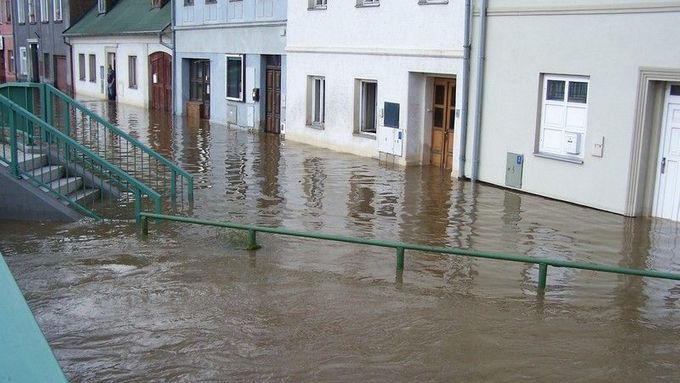 Tam, kde voda opadla, je vidět zkáza. Čtenáři Aktuálně.cz fotili povodeň