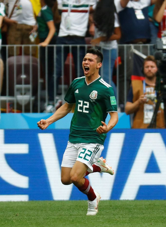 Mexičan Hirving Lozano slaví gól v zápase Německo - Mexiko na MS 2018