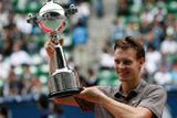 Tomáš Berdych se raduje z prvního letošního titulu