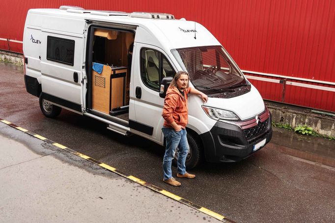 Karavan Jakuba Moravce, cestovatele, novináře a instruktora v autoškole