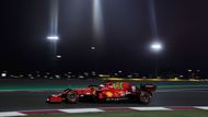 Charles Leclerc ve Ferrari v kvalifikaci na VC Kataru F1 2021