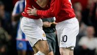 Fotbalisté Manchesteru United slaví gól do sítě Porta