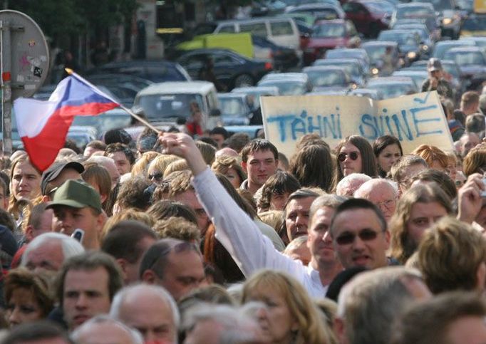 Demonstrace za odstoupení Paroubka