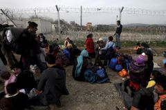 Online: V Turecku zastřelili devět syrských uprchlíků. Na hranicích v Idomeni čeká až 14 tisíc lidí