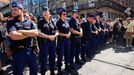 Policejní složky bedlivě dohlížejí na Pride pochod.