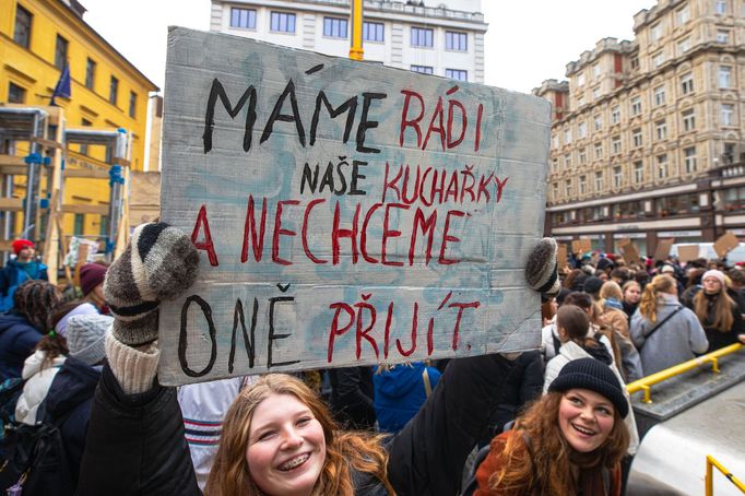 Protest studentů a odborů proti opatřením vlády Petra Fialy.