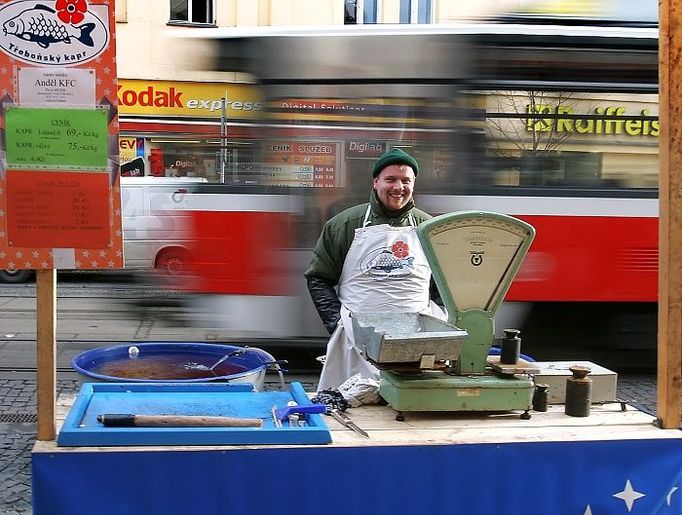 Kapři pro štědrovečerní večeři už také dorazili, nejvíce zákazníků se očekává těsně před 24. prosincem