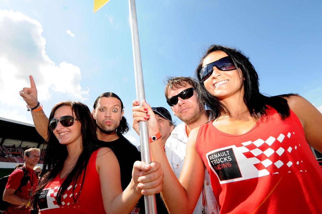 ME tahačů v Mostě: Hostesky a Ruda z Ostravy