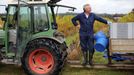 Sbírání hroznů na britské vinici - Denbies Wine Estate in Dorking. V předchozích letech díky mírným jarům a podzimům, se některá britská vinařství navrátila k tradici pěstování červených hroznů. Tato tradice vymizela před šesti sty lety.