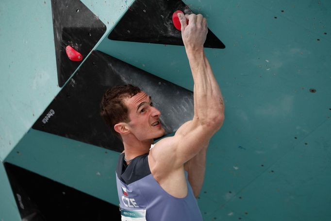 Český lezec Adam Ondra ve finále OH 2024 v Paříži