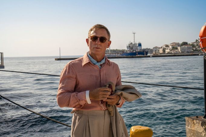 Daniel Craig jako Benoit Blanc.