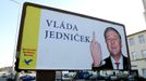 Na jaře 2007 při jednání ve sněmovně ukázal premiér vztyčený prostředník. Podle svého vysvětlení si vyměňoval "legrácky" s ministrem financí Miroslavem Kalouskem. Prý mu dával najevo: "Jsi jednička." Případem se zabýval mandátový výbor dolní komory. Rozhodl, že s Topolánkem nezahájí disciplinární řízení, jak navrhovala opozice.