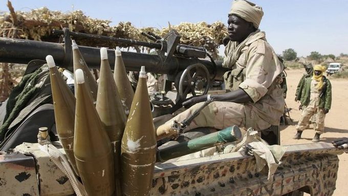 Hraniční oblast Čadu se Súdánem je zpustlá vyprahlá země, která byla chudá a plná banditů už před tím, než ji ještě více zdecimoval konflikt odehrávající se od roku 2003 v Dárfúru.