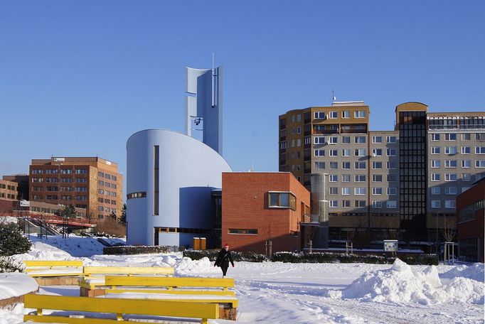 Novodobý kostel a komunitní centrum sv. Prokopa na Slunečním náměstí v Nových Butovicích, Praha 13.