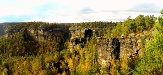 Podzimní západ slunce v Saském Švýcarsku. Foto: Svatopluk Kovář