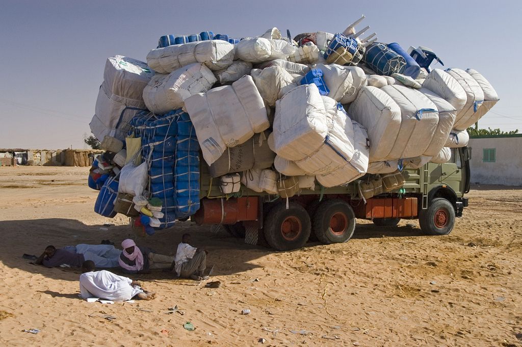 Ne pro články! Fotogalerie: Přetížení navzdory. Tak se v dopravě riskuje s nadměrným nákladem. / Libye