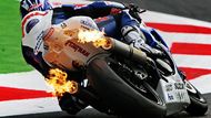 Ohnivá show Itala Dionisiho na Suzuki GSX-R1000 při podřazení do Variante Ascari.