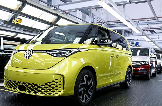 FILE PHOTO: The fully electric VW ID Buzz, is pictured on a production line at a Volkswagen Commercial Vehicle plant in Hanover, Germany, June 16, 2022. REUTERS/Fabian Bi