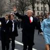 Trumpovi při slavnostním pochodu ve Washingtonu, leden 2017