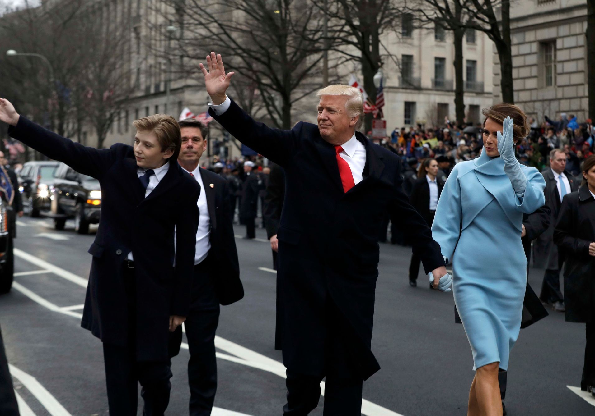 Trumpovi při slavnostním pochodu ve Washingtonu, leden 2017