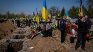 ukrajina válka hrobníci
