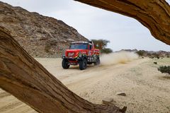 Loprais dál vede Dakar mezi kamiony, Prokop si v autech drží osmé místo