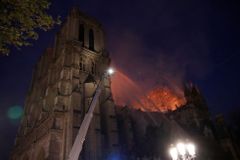 Čeští studenti zpívali v Notre-Dame jen pár hodin před požárem, pak se obloha zatáhla