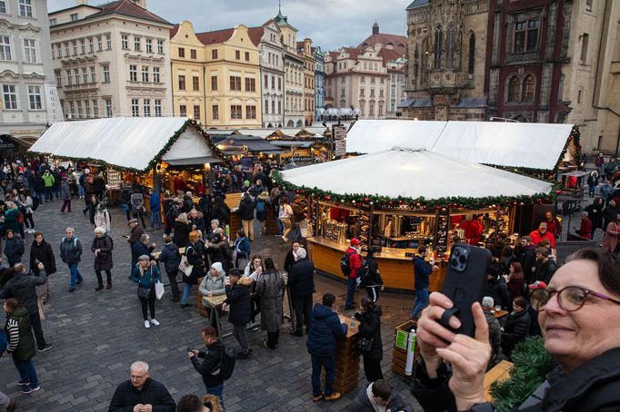 Pražské vánoční trhy v prosinci 2023.