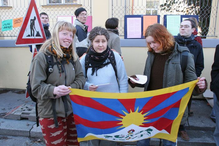 Tibet, demonstrace k 47.výročí okupace.