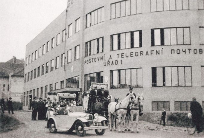 Chlouba Užhorodu - budova nové pošty. Nedatováno