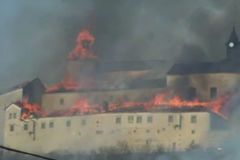 Požár zničil jeden z nejkrásnějších slovenských hradů